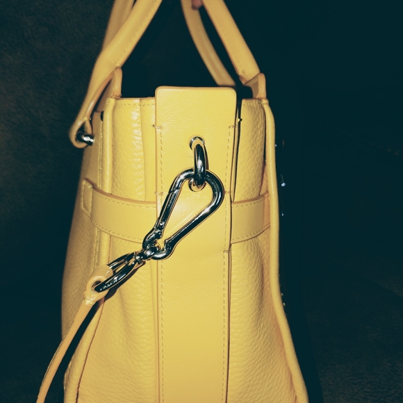 COACH Handbag Lemon Color 🍋 Love it 🍋 - Picture 4 of 10